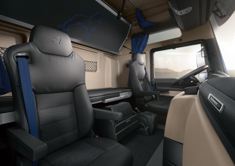 Интерьер MAN TGX 18.640 Performance Lion 2016 года  (фото 3 из 17)